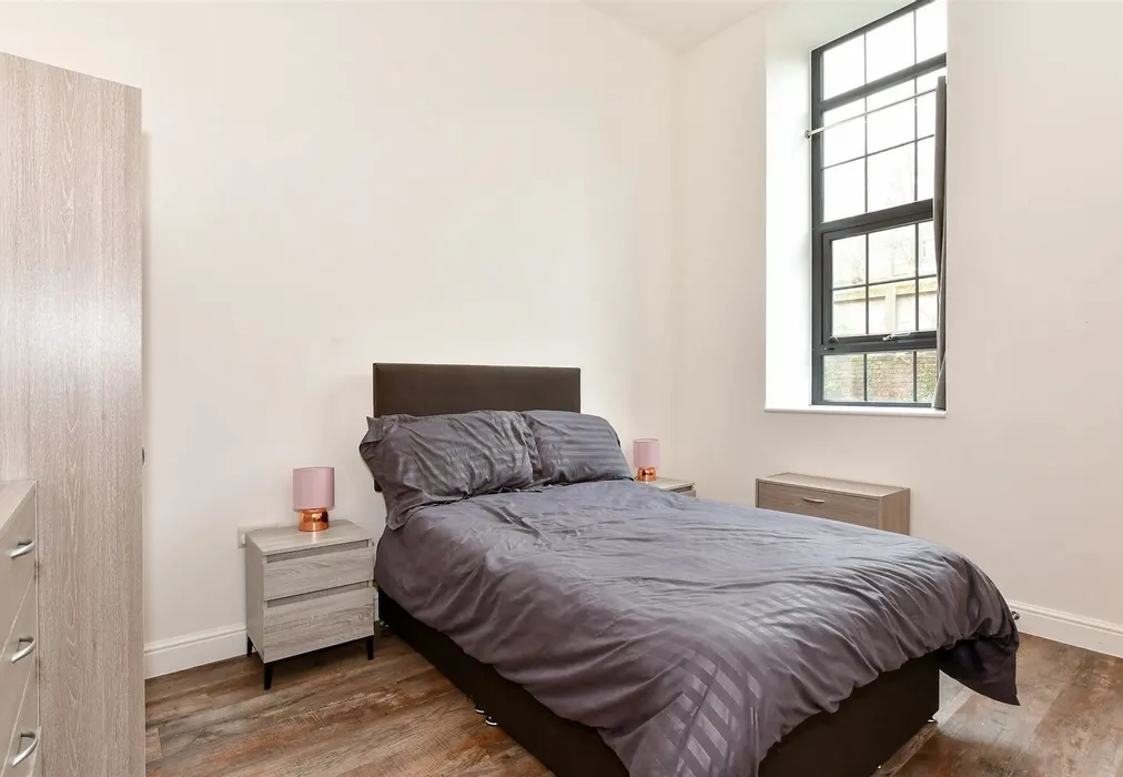 Bedroom - New Road, Rochester, Kent - Wards of Kent