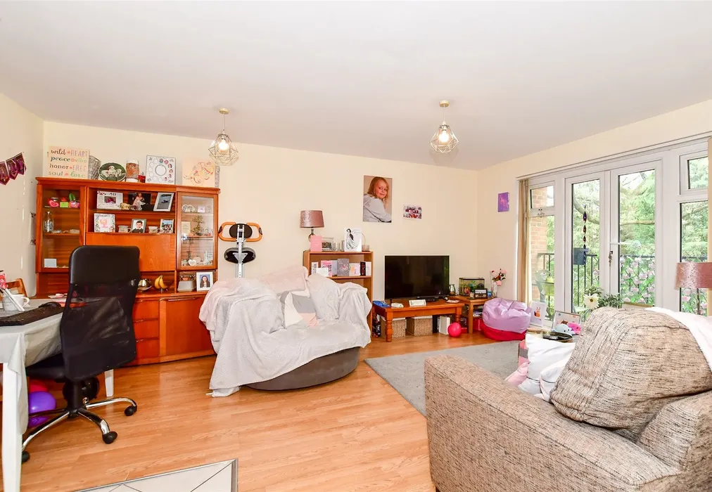 Lounge/Kitchen - Woodfield Road, Crawley, West Sussex - Wards of Kent