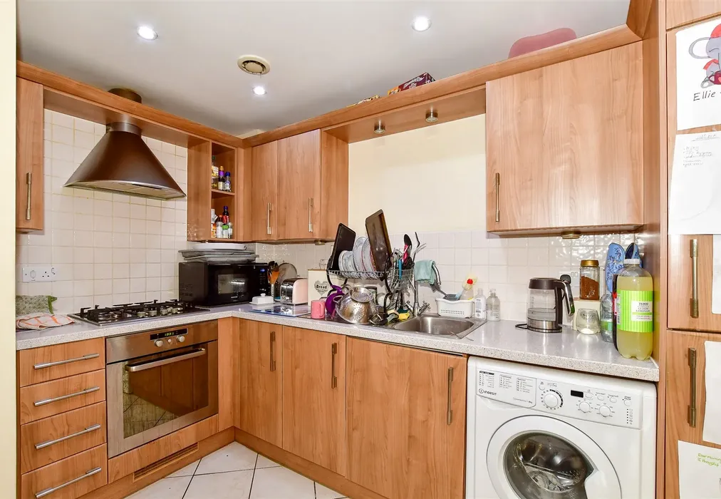 Lounge/Kitchen - Woodfield Road, Crawley, West Sussex - Wards of Kent