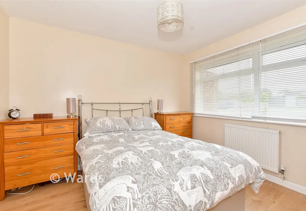 Bedroom 1 - Merritt Road, Greatstone, New Romney, Kent - Wards of Kent