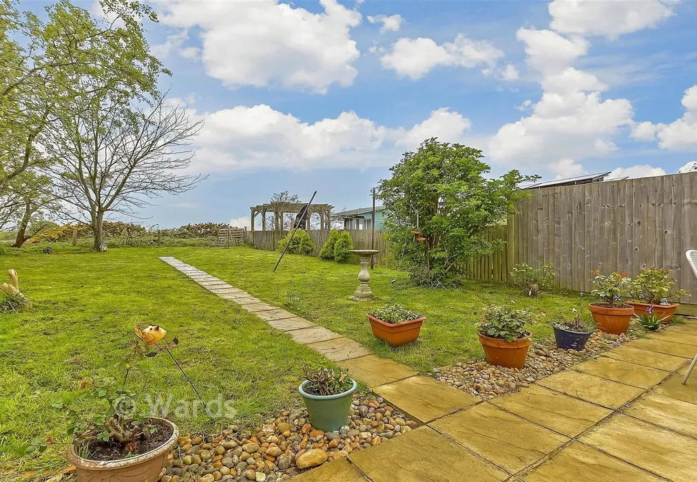 Rear Garden - Merritt Road, Greatstone, New Romney, Kent - Wards of Kent