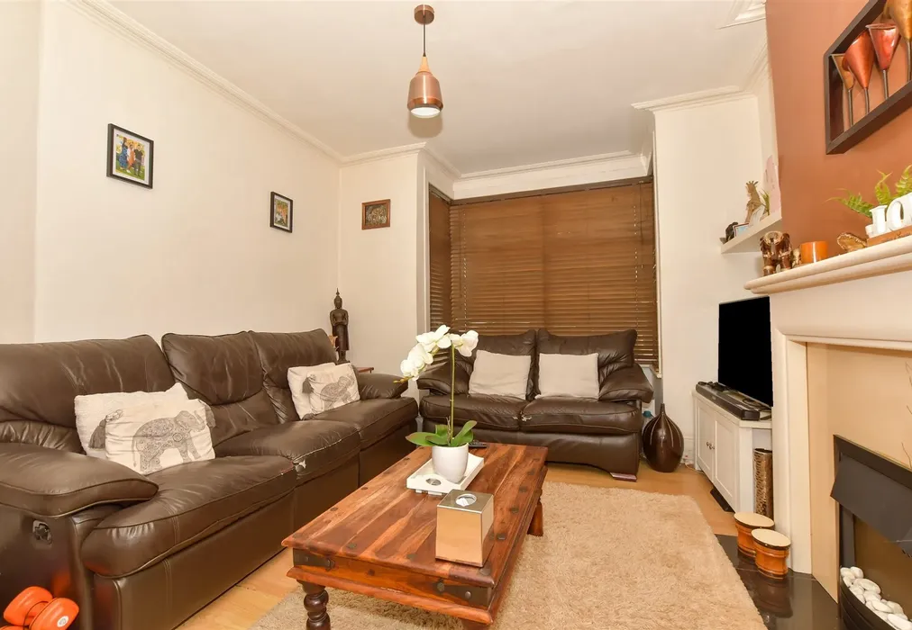 Lounge - Danesmead Terrace, Margate, Kent - Wards of Kent