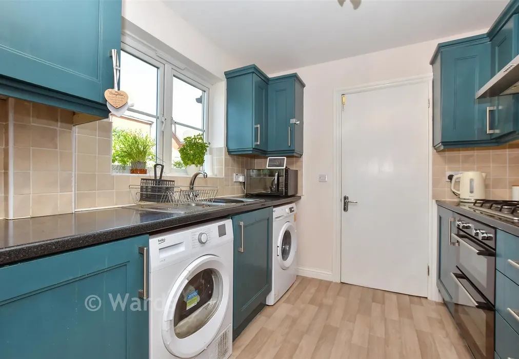 Kitchen - Green Close, Whitfield, Dover, Kent - Wards of Kent