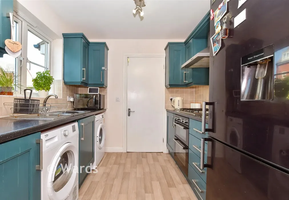 Kitchen - Green Close, Whitfield, Dover, Kent - Wards of Kent