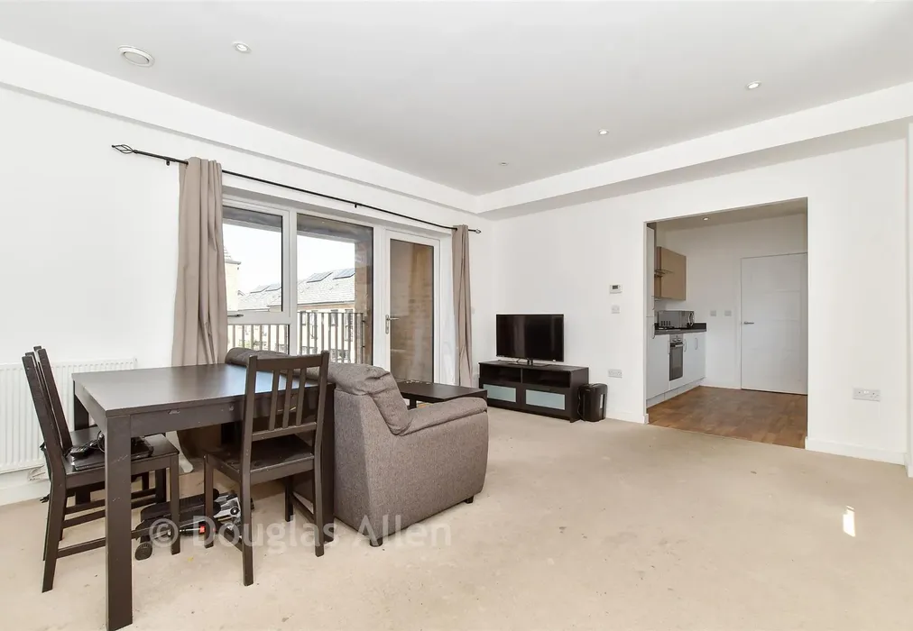 Lounge/Diner - Fullerton Avenue, Dagenham, Essex - Wards of Kent