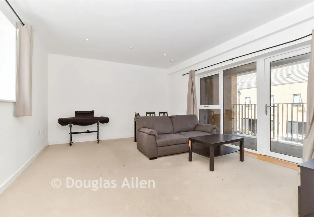 Lounge/Diner - Fullerton Avenue, Dagenham, Essex - Wards of Kent