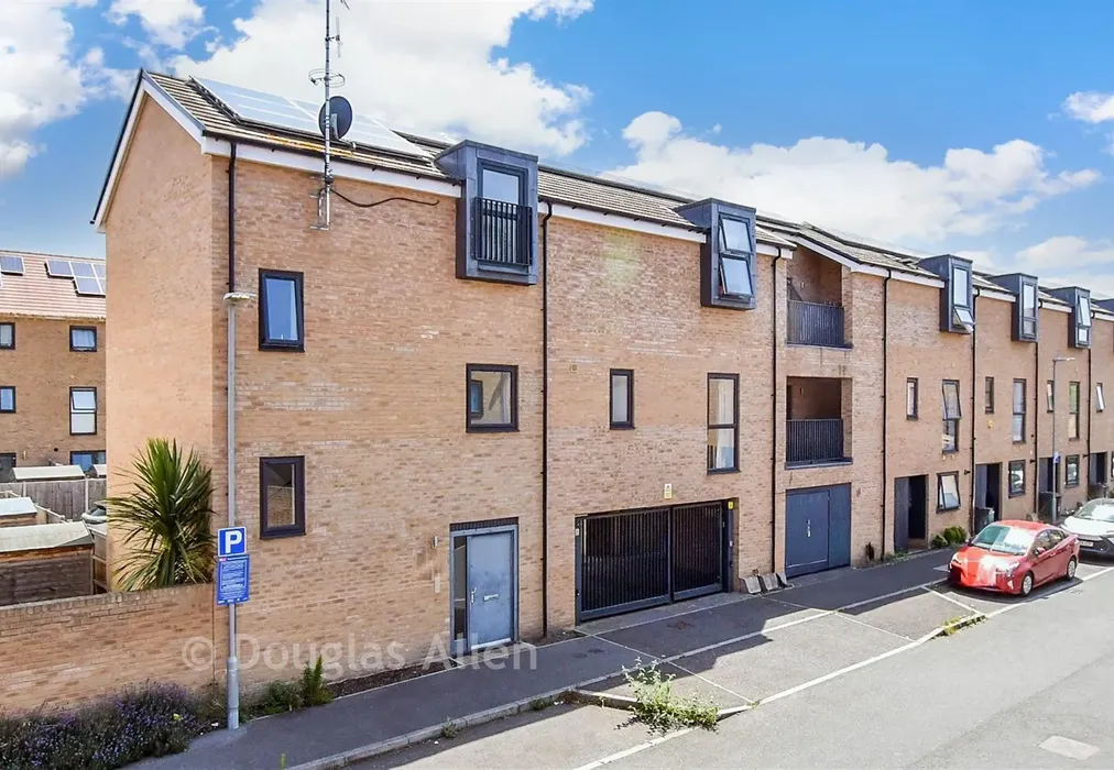 External (Web) B - Fullerton Avenue, Dagenham, Essex - Wards of Kent