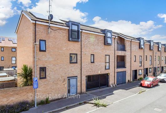 Fullerton Avenue, Dagenham, Essex - Wards of Kent