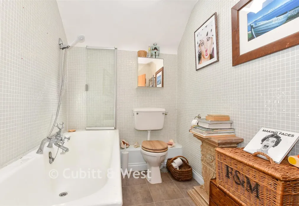 Bathroom - River Road, Arundel, West Sussex - Wards of Kent