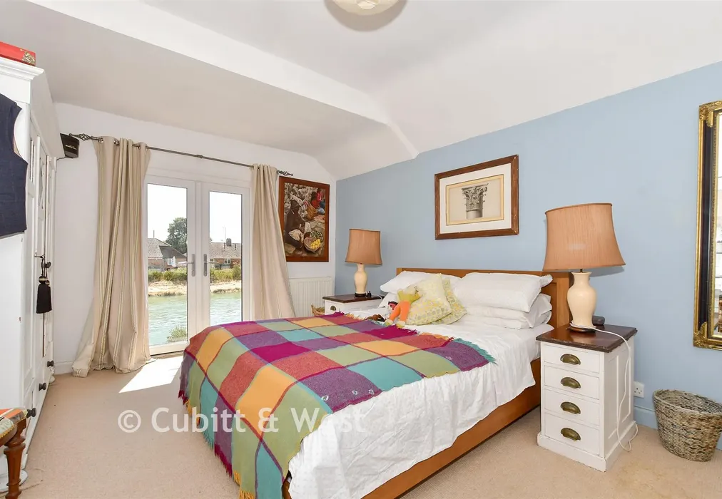 Bedroom 1 - River Road, Arundel, West Sussex - Wards of Kent