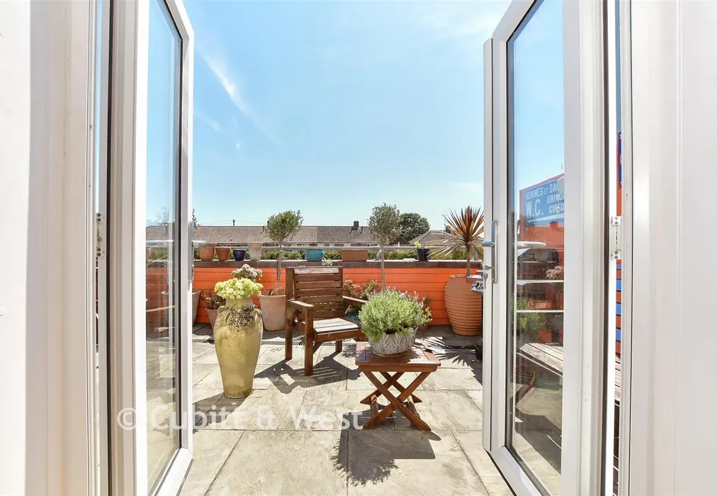 Internal Lifestyle Photograph - River Road, Arundel, West Sussex - Wards of Kent