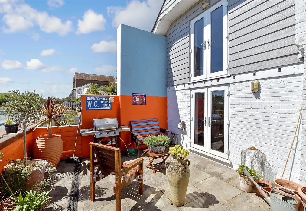 Rear Garden - River Road, Arundel, West Sussex - Wards of Kent