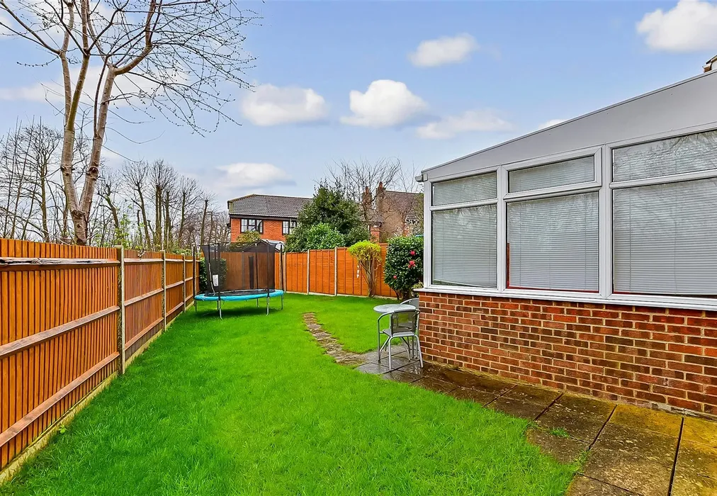 Rear Garden - Hawkwood, Maidstone, Kent - Wards of Kent