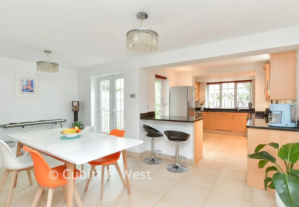 Kitchen/ Diner - Surrenden Park, Brighton, East Sussex - Wards of Kent