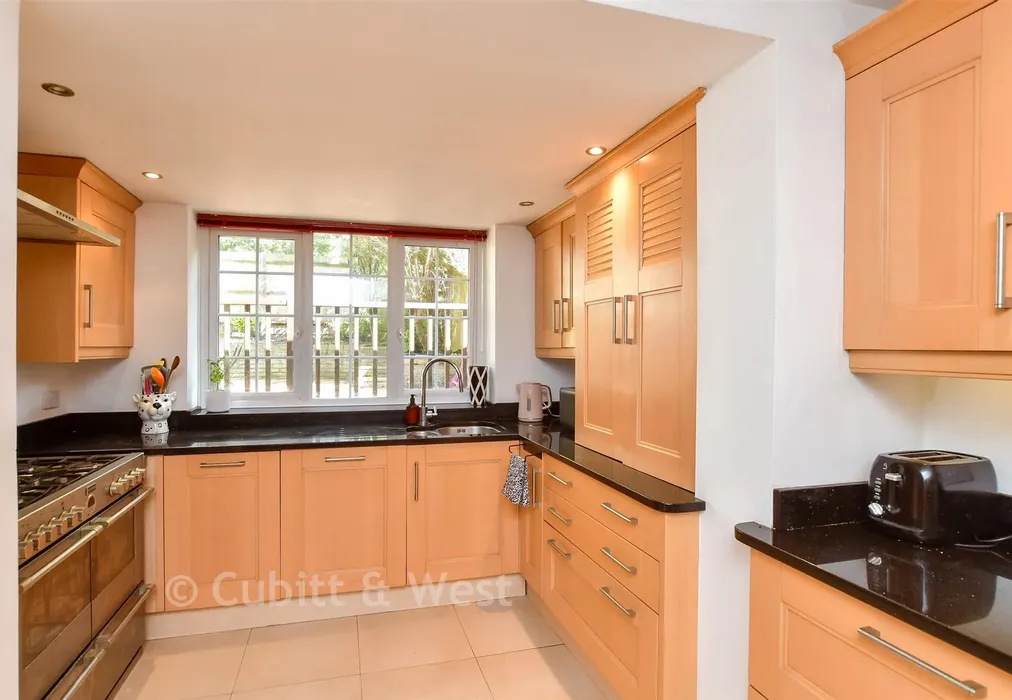 Kitchen/ Diner - Surrenden Park, Brighton, East Sussex - Wards of Kent