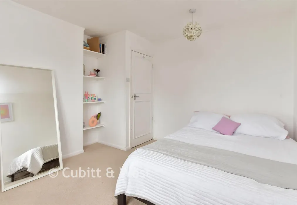 Bedroom 2 - Surrenden Park, Brighton, East Sussex - Wards of Kent