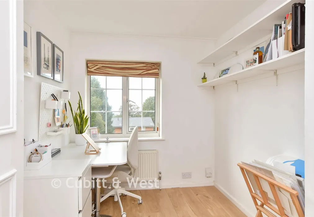 Bedroom 3 - Surrenden Park, Brighton, East Sussex - Wards of Kent