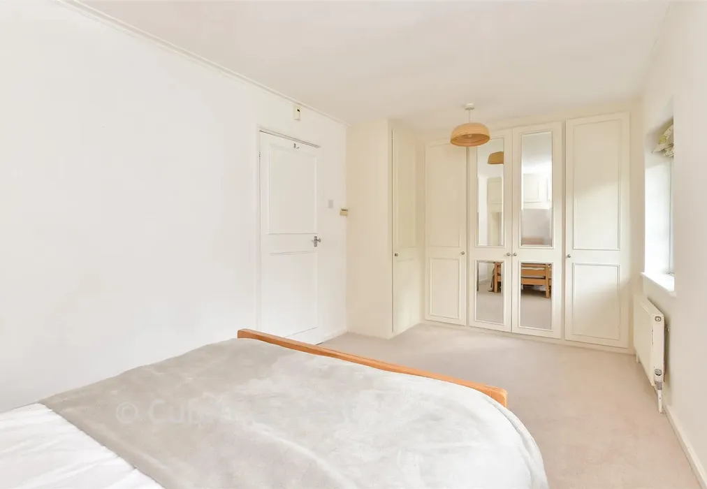 Bedroom 1 - Surrenden Park, Brighton, East Sussex - Wards of Kent