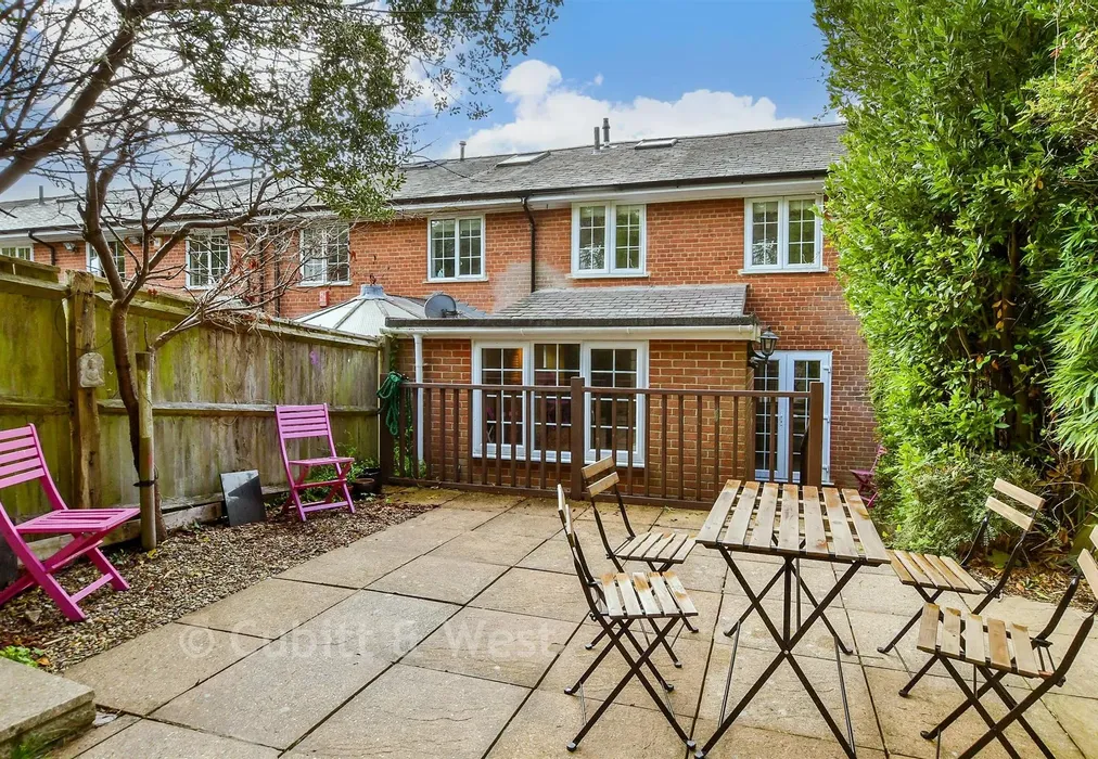 Rear Garden - Surrenden Park, Brighton, East Sussex - Wards of Kent