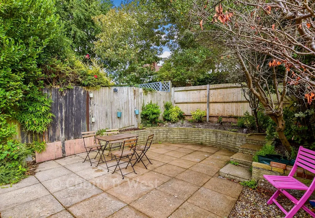 Rear Garden - Surrenden Park, Brighton, East Sussex - Wards of Kent