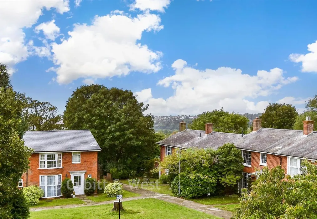 Views To Front - Surrenden Park, Brighton, East Sussex - Wards of Kent