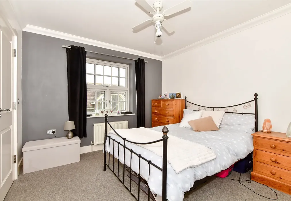 Bedroom 1 - Chapman Fields, Cliffsend, Ramsgate, Kent - Wards of Kent