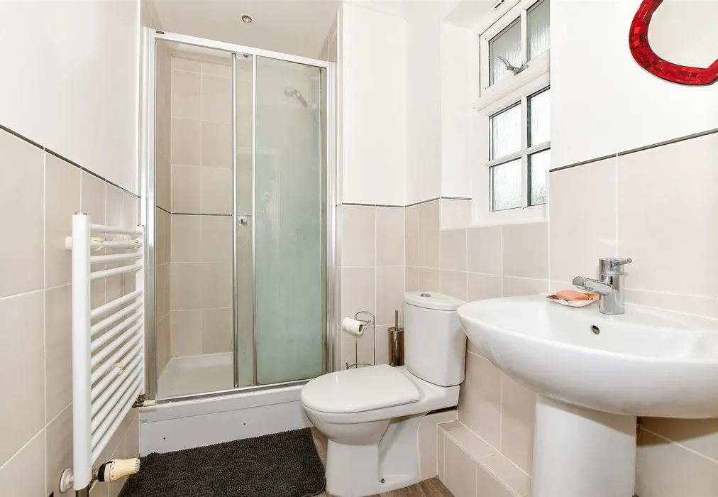 En-Suite - Chapman Fields, Cliffsend, Ramsgate, Kent - Wards of Kent