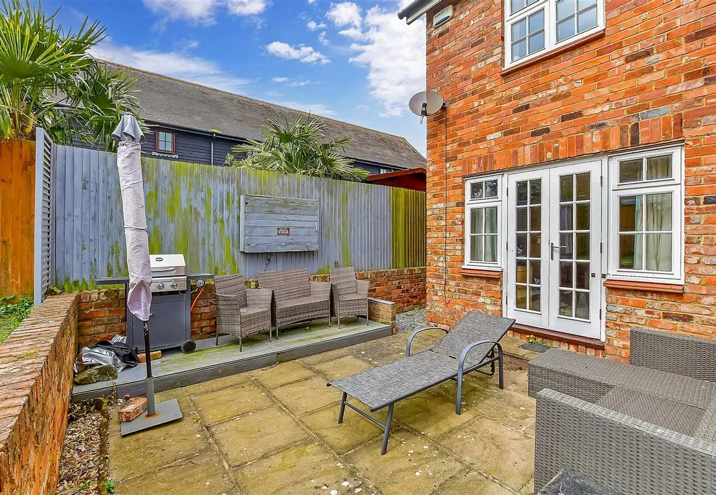 Patio / Decking - Chapman Fields, Cliffsend, Ramsgate, Kent - Wards of Kent