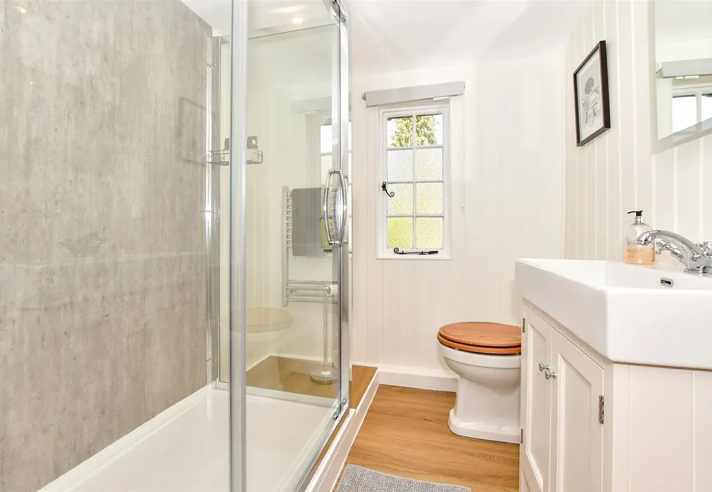 Shower Room - Golden Square, Tenterden, Kent - Wards of Kent