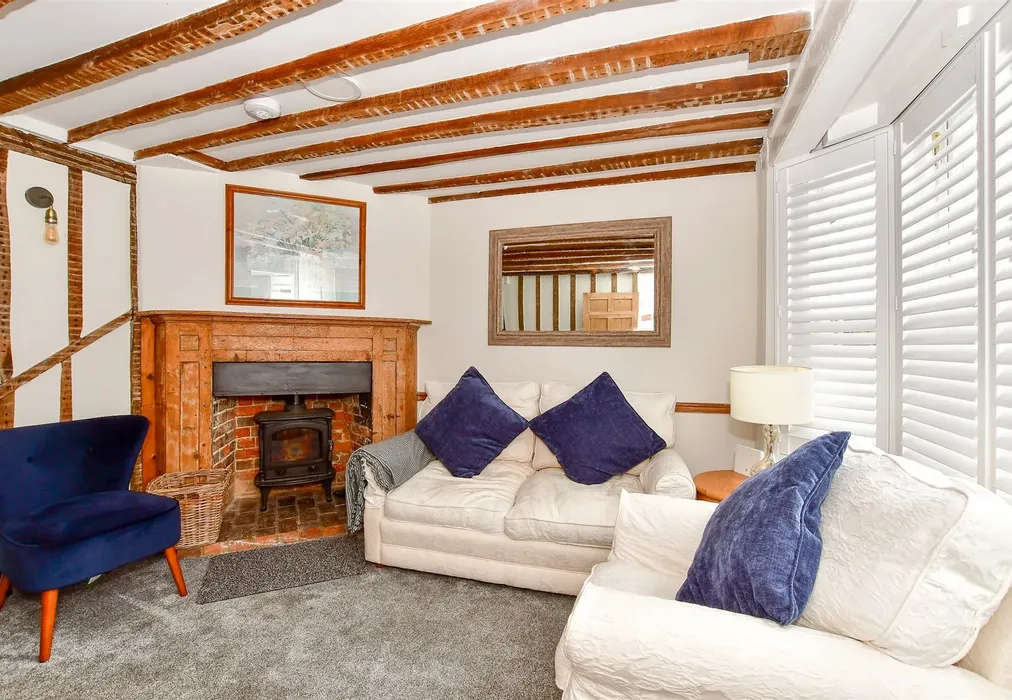 Lounge - Golden Square, Tenterden, Kent - Wards of Kent