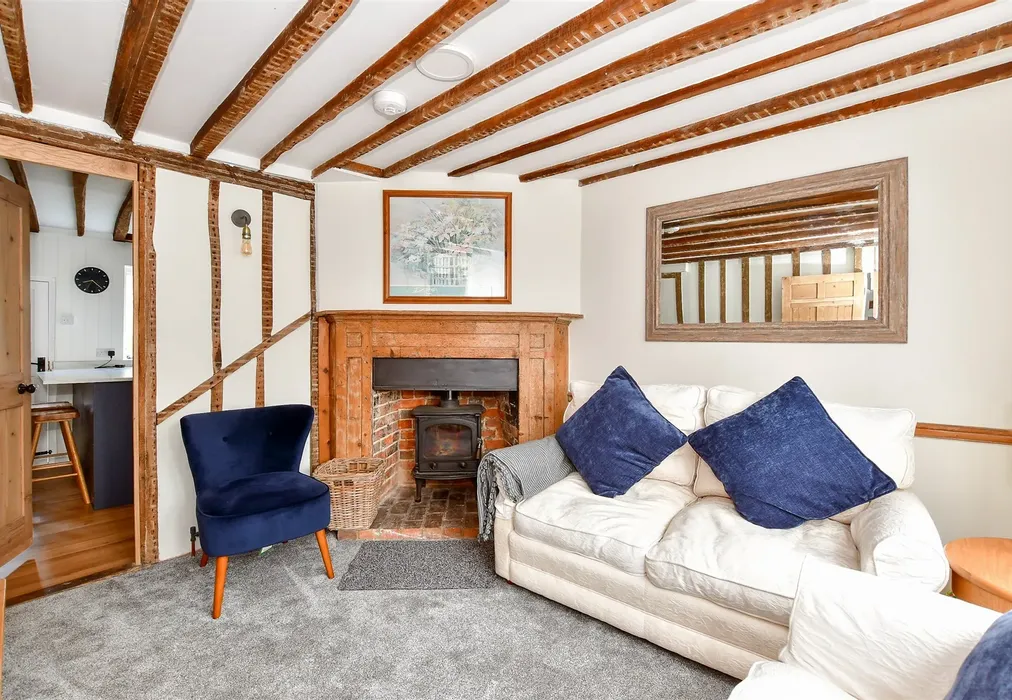 Lounge - Golden Square, Tenterden, Kent - Wards of Kent