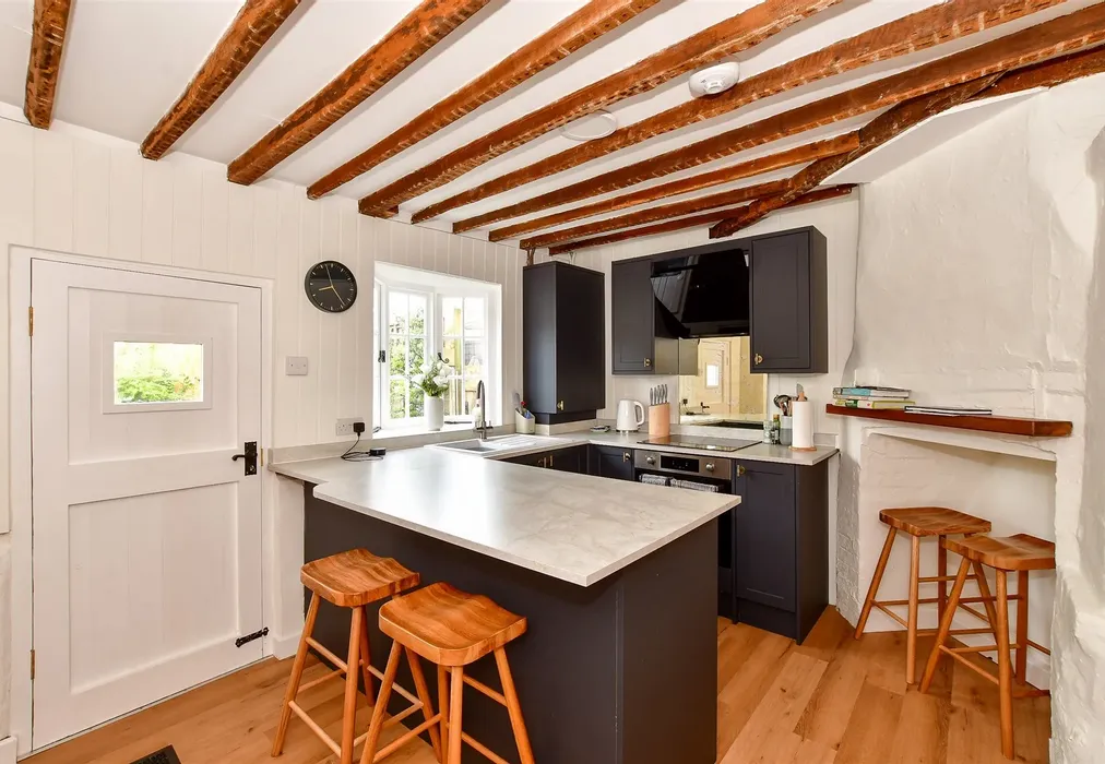 Kitchen - Golden Square, Tenterden, Kent - Wards of Kent