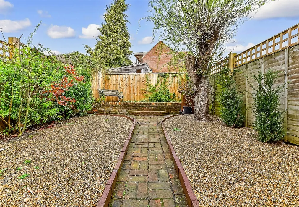 Rear Garden - Golden Square, Tenterden, Kent - Wards of Kent