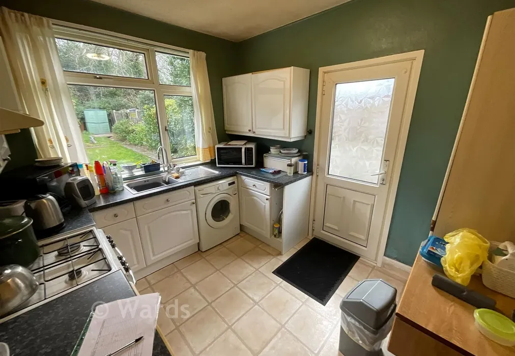 Kitchen - Oakdene Avenue, Erith, Kent - Wards of Kent