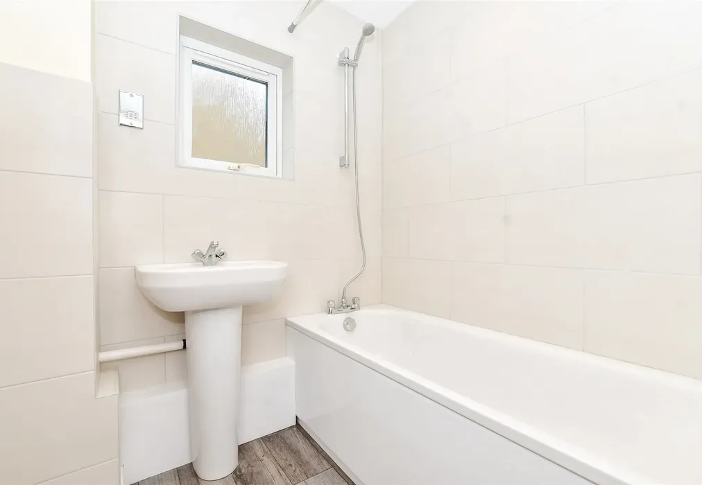 Bathroom - Station Road, Sutton, Surrey - Wards of Kent