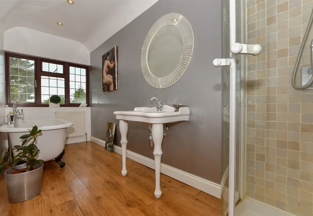 Bathroom - London Road, Ditton, Aylesford, Kent - Wards of Kent