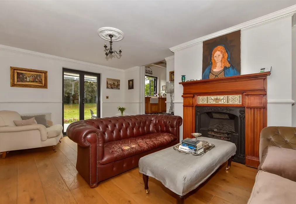 Lounge - London Road, Ditton, Aylesford, Kent - Wards of Kent