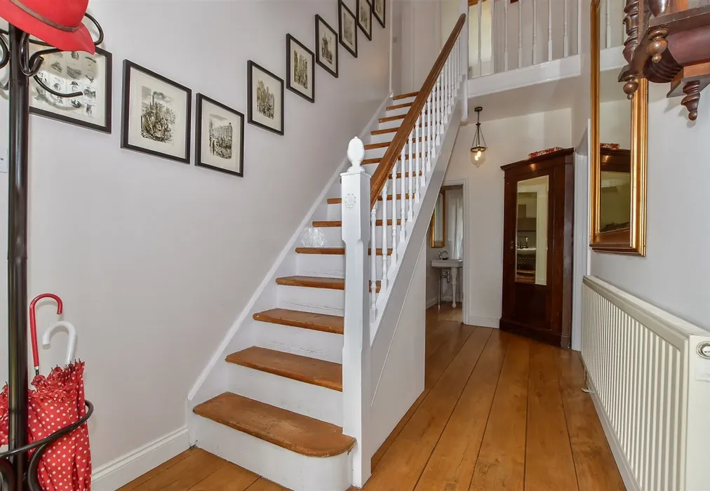 Entrance Hall - London Road, Ditton, Aylesford, Kent - Wards of Kent