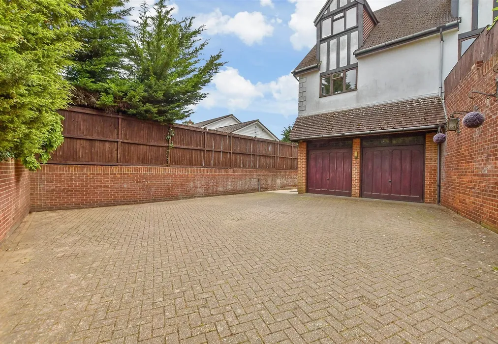 Driveway/Parking - London Road, Ditton, Aylesford, Kent - Wards of Kent