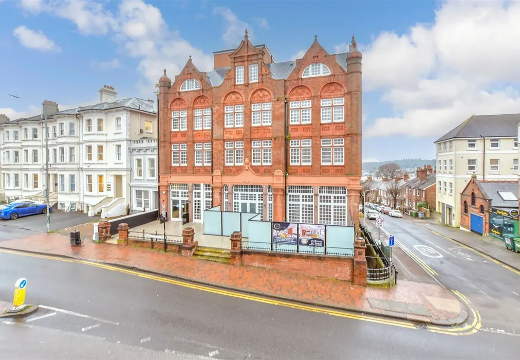 External (Brochure) - The Carriage House, Grosvenor Road, Tunbridge Wells, Kent - Wards of Kent