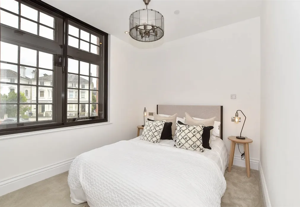 Bedroom 2 - The Carriage House, Grosvenor Road, Tunbridge Wells, Kent - Wards of Kent