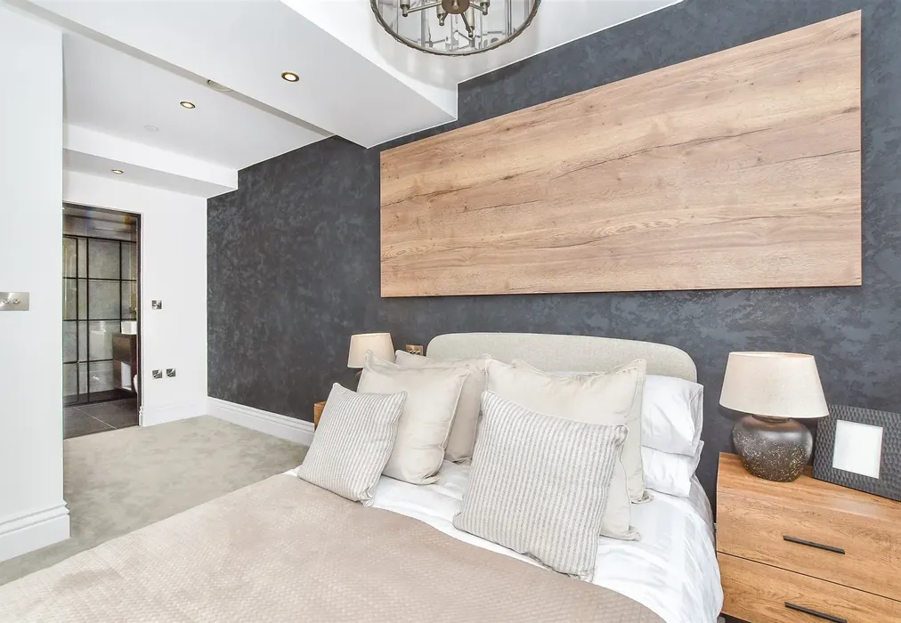 Bedroom 1 - The Carriage House, Grosvenor Road, Tunbridge Wells, Kent - Wards of Kent