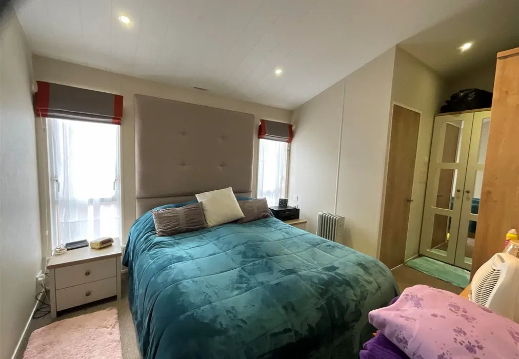 Bedroom 1 - Carters Road, Upton, Ryde, Isle of Wight - Wards of Kent