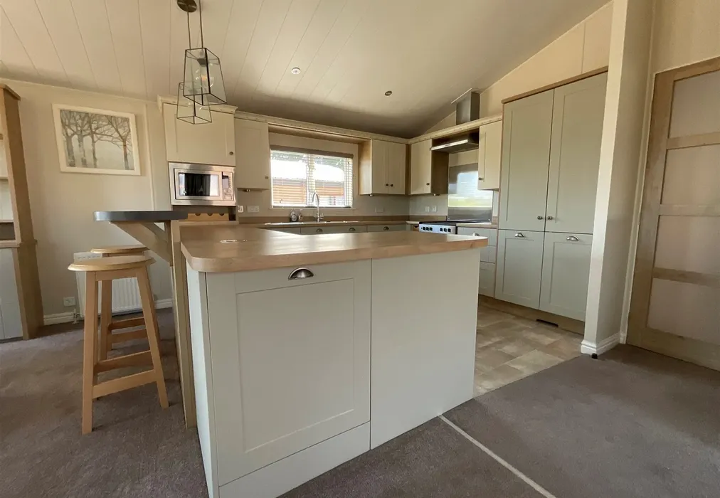 Kitchen - Carters Road, Upton, Ryde, Isle of Wight - Wards of Kent