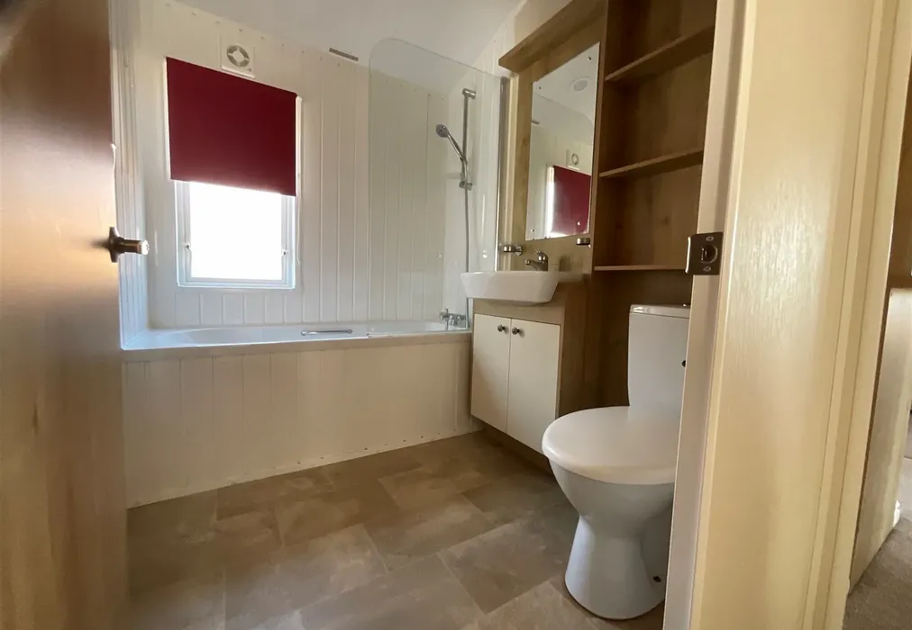Bathroom - Carters Road, Upton, Ryde, Isle of Wight - Wards of Kent