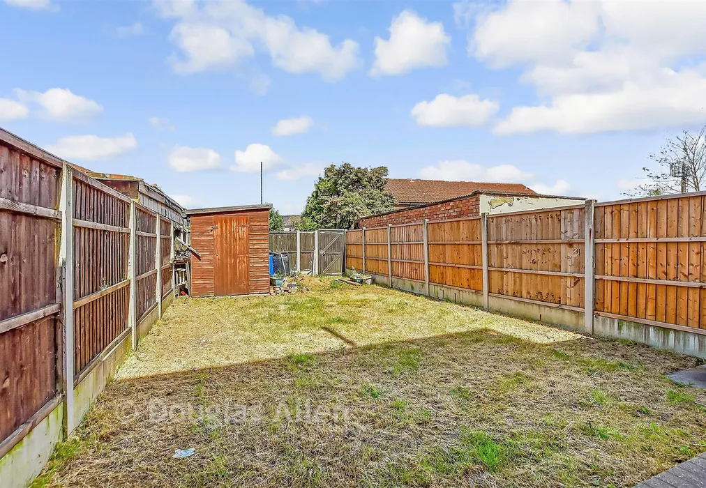 Rear Garden - Upminster Road South, Rainham, Essex - Wards of Kent