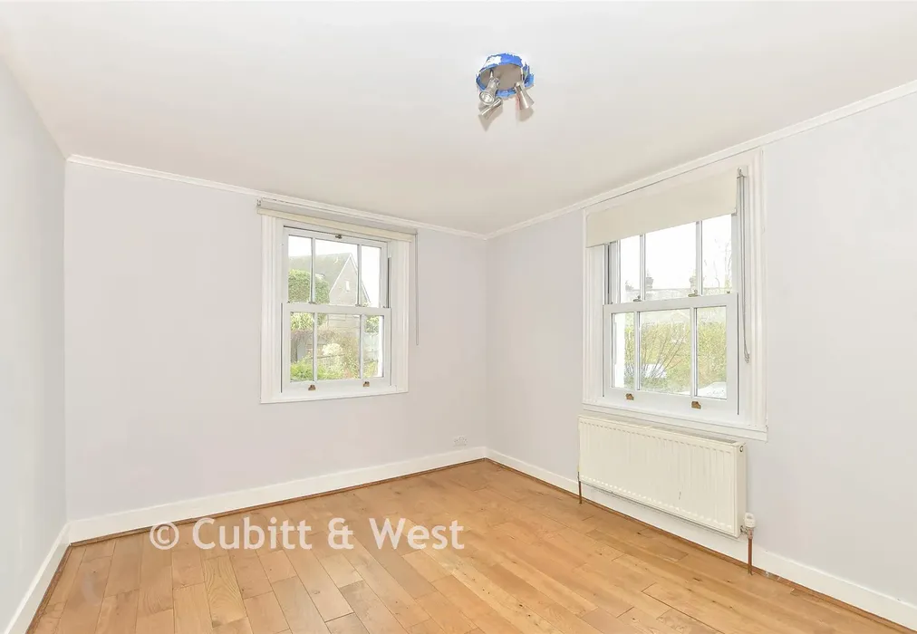 Bedroom 1 - Phoenix Lane, Ashurst Wood, West Sussex - Wards of Kent