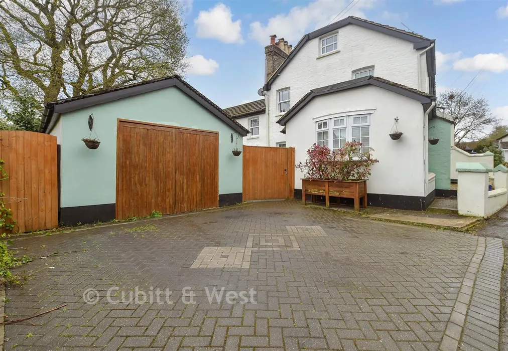 Driveway/Parking - Phoenix Lane, Ashurst Wood, West Sussex - Wards of Kent