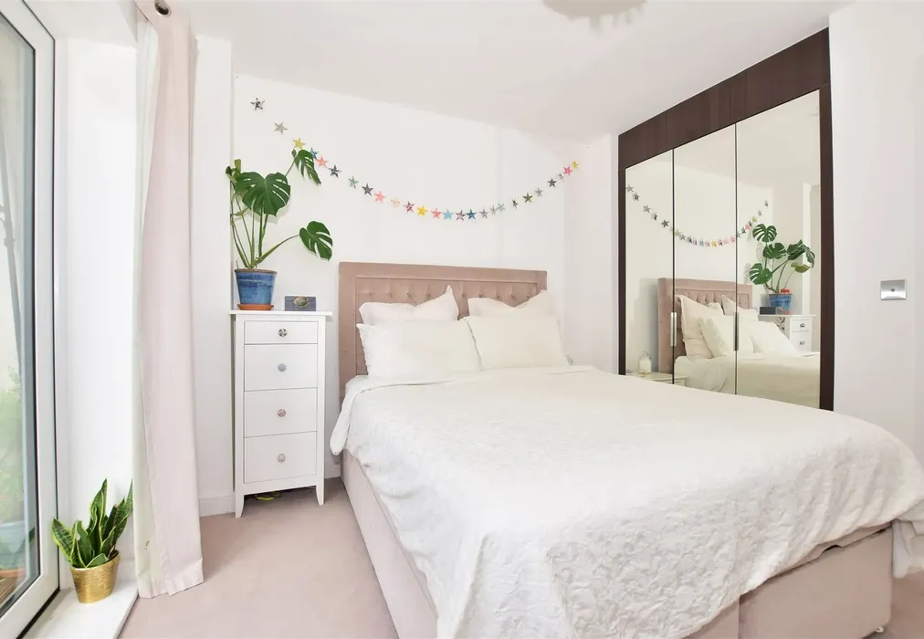 Bedroom 1 - Sovereign Way, Tonbridge, Kent - Wards of Kent