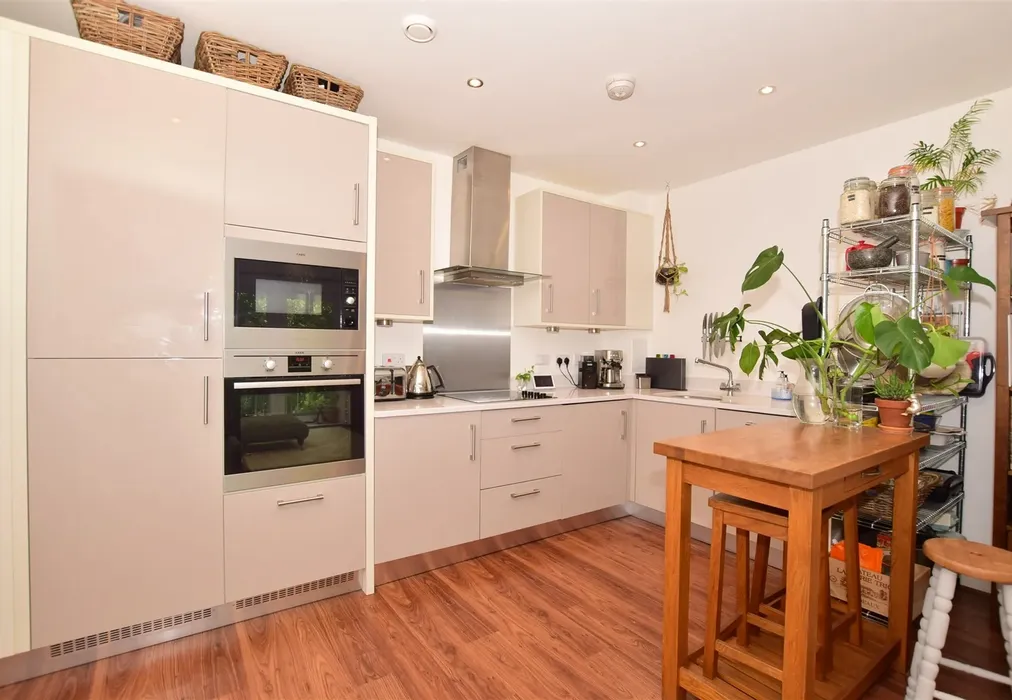 Kitchen Area - Sovereign Way, Tonbridge, Kent - Wards of Kent